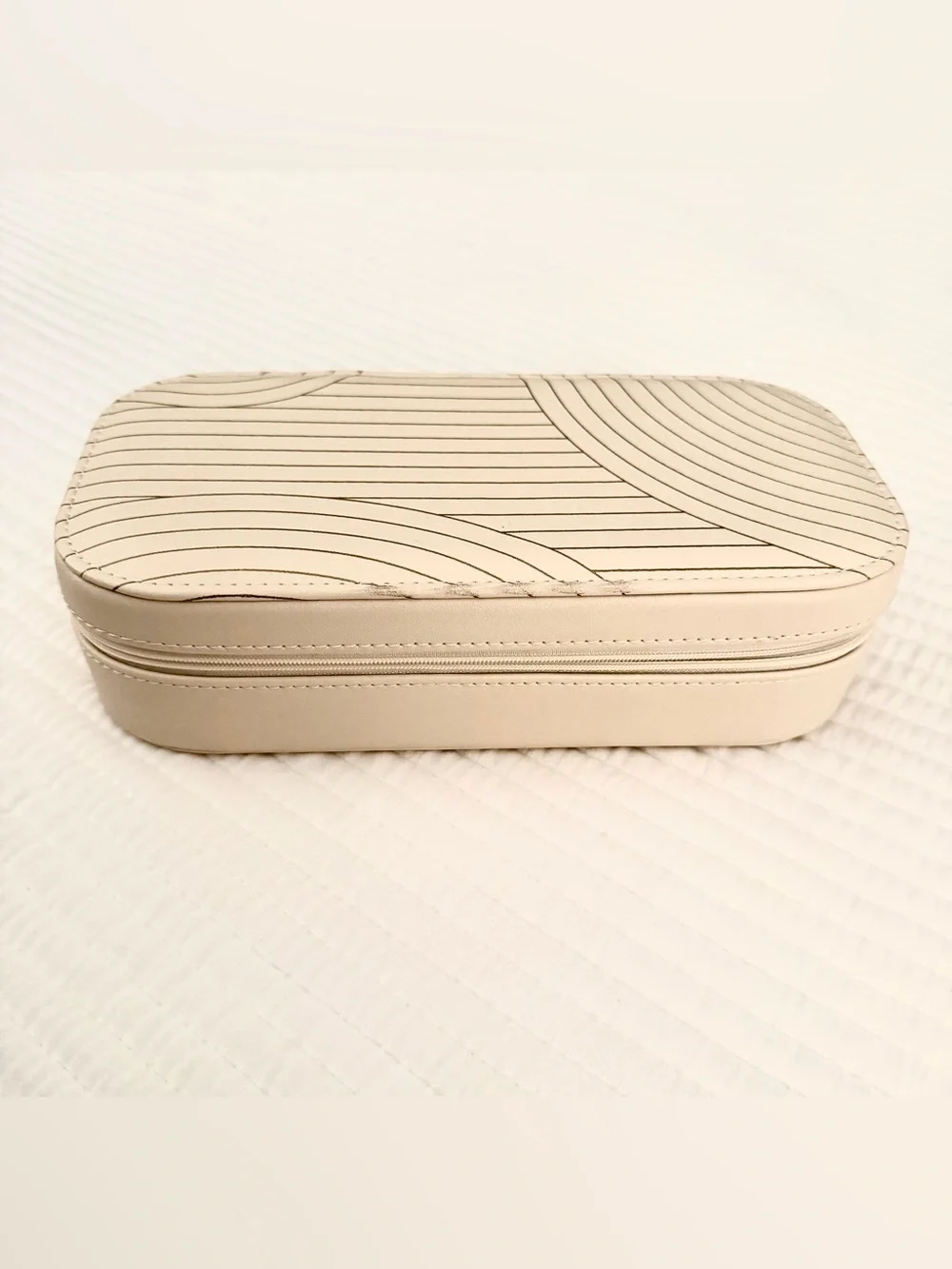 Cupcakes & Cashmere At Home Cream Travel Jewelry Case Organizer Geometric Print